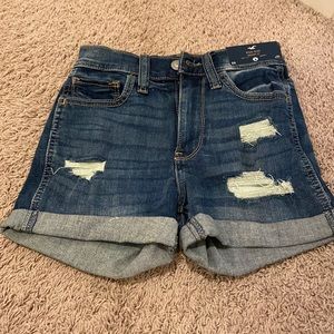 hollister size 00 shorts with tags still on